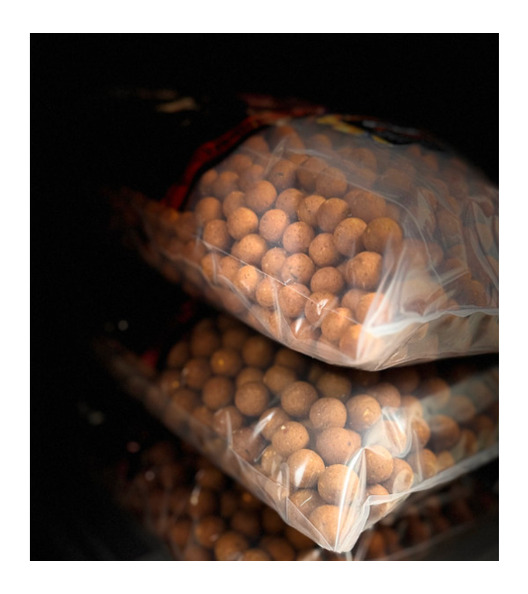 Frozen Bulk Boilies Peach & Sour Cream 18mm